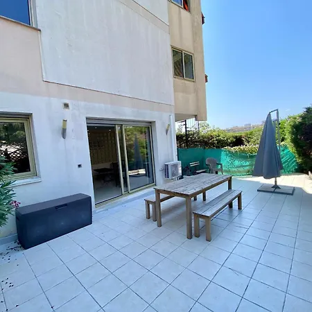 - 1 Bedroom With Terrace, Wi-fi, A-c Appartamento