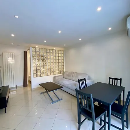 - 1 Bedroom With Terrace, Wi-fi, A-c Appartamento